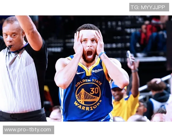 库里复出首战未达预期但重返赛场与队友们同心协力倍感欣喜